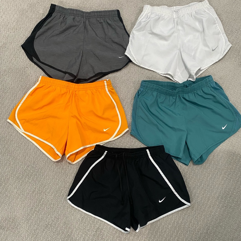 Girls Nike Dri-fit shorts - Size Medium